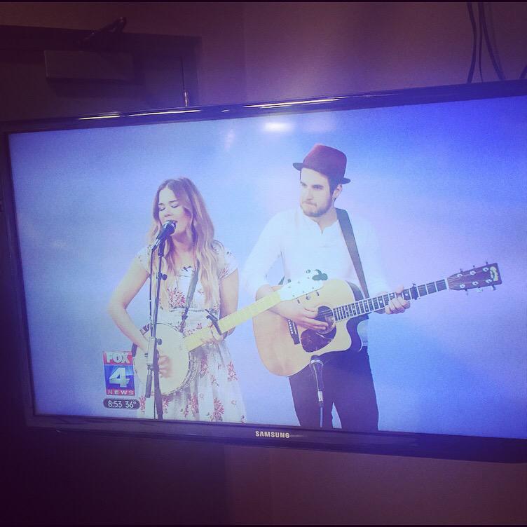 ruthie_collins's tweet image. Got to play the Fox morning show in Kansas City today!! #ramblinman #radiotour