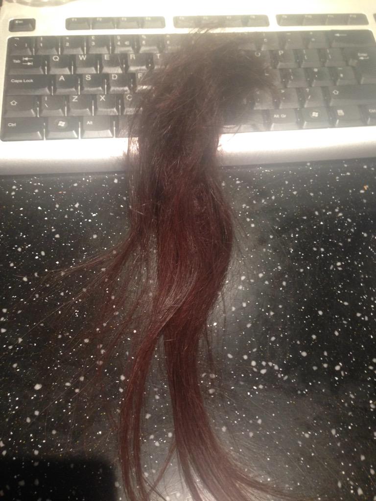 Guys, I had a massive knot in my hair and I cut it out and I cut off too much💔😂
