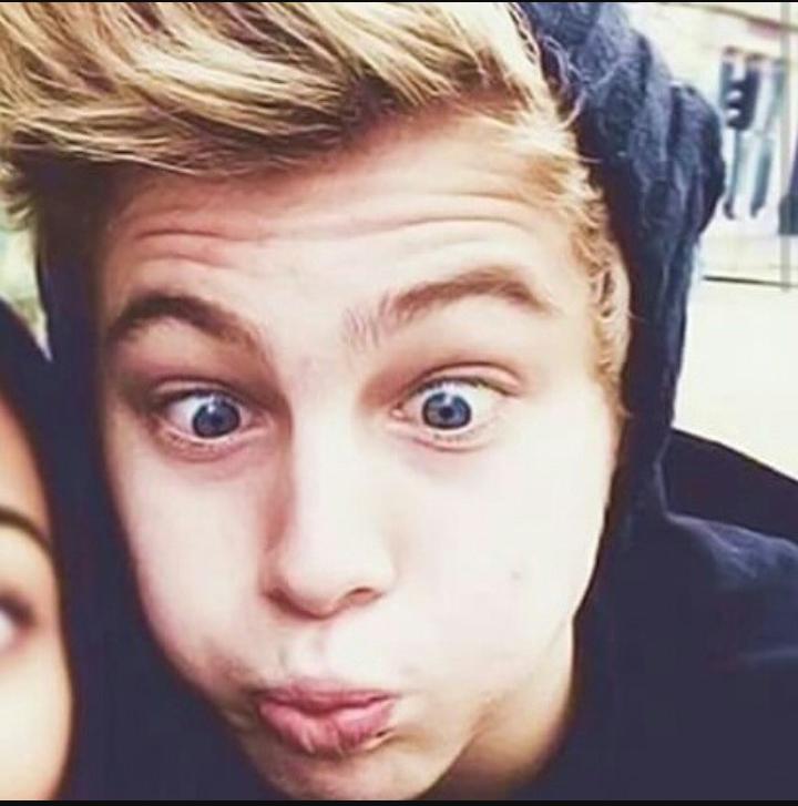 Xoury_'s tweet image. Es tan hermoso que duele #vote5sos #KCA