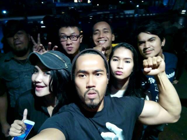 peratama_aditya's tweet photo. @sorayarasyid12 @Dickysatria72 @FadlyIm @NugrohoChuck  @reonaldygomerr @cikaCikunyun @dodisanjaya @ selfiiee:D http://t.co/2dtCxu1BfG