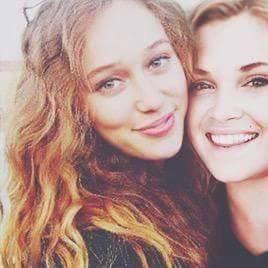 komskaiikru's tweet photo. SERIOUS TIME! 
RT for BELLARKE
FAV for CLEXA 
#The100 http://t.co/0eOvB3vAsh
