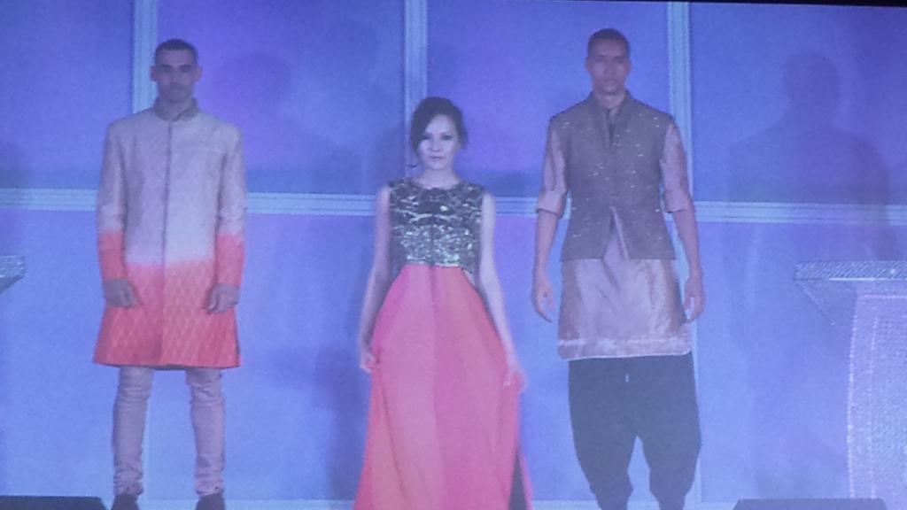 twomangoes's tweet photo. Super trendy #eyegasmic #ANOKHI12 http://t.co/1N7dVMOn7g