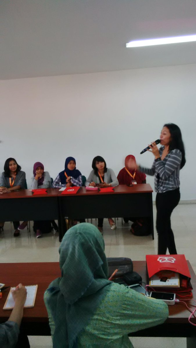 Here we go "Dee's Coaching Clinic" <a href="/Perpus_BIsby/">Perpustakaan BI Sby</a> with <a href="/bentangpustaka/">Bentang Pustaka</a>