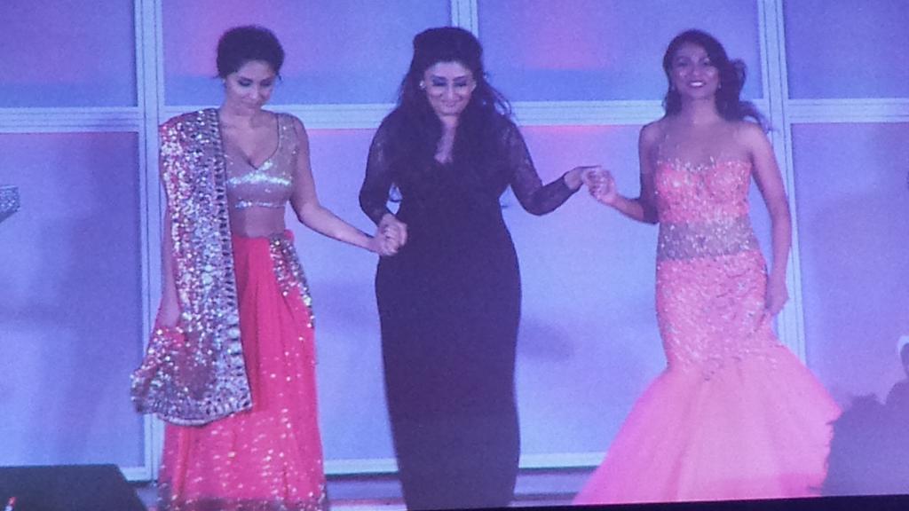 twomangoes's tweet photo. The most talented reputable fashion designer, Archana Kochhar alongside the beautiful Veronica Chail #ANOKHI12 http://t.co/fXxtaSt2lu