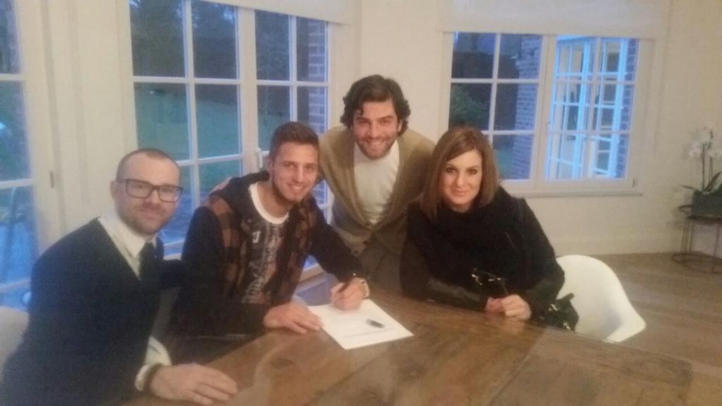 thomasbuanec's tweet photo. @WillemsSteeven prolonge sont contrat avec le Sporting de Charleroi ! http://t.co/CIcyLYeIIF