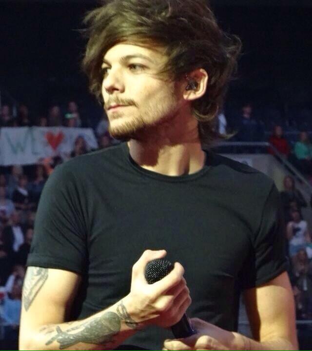 Helper_dms's tweet photo. RT for a solo chat with Louis Tomlinson 
#kcaonedirection #Vote1DUK #KCA http://t.co/62zQH2vm7x