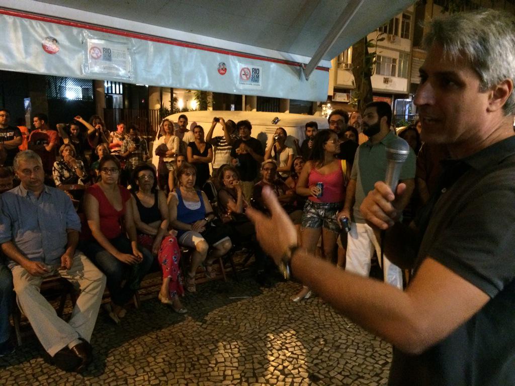 alessandromolon's tweet photo. Começou o #PapoReto sobre #ReformaPolítica com Molon, no Bip Bip! Ainda dá tempo de chegar :-) #eqp http://t.co/JQKnPcU1Dl