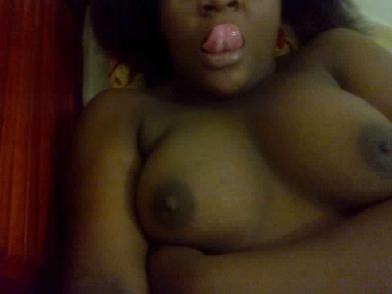 pute85's tweet photo. Mmh J'ai Faim ! Envie De Manger Une Bonne Grosse Bite !! ;) http://t.co/X8sgR5DQsQ