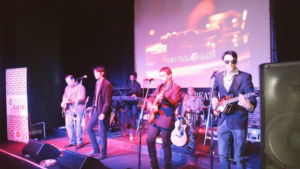 LimonAgency's tweet photo. EN VIVO Revolver Carcaraña en el lennon bar de @BeatlesMemoPub dentro de la muestra de #lennonenrosario. ÚLTIMOS  DS! http://t.co/gnSOXMrelk