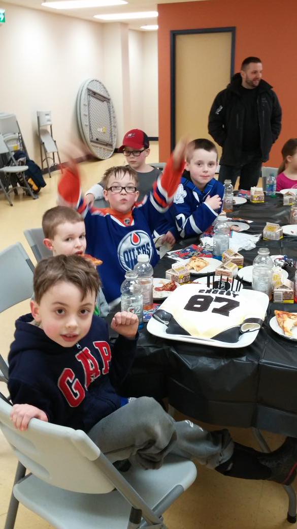JoshColl77's tweet photo. Happy 8th Birthday to Ethan. @penguins #pens #crosbyfan http://t.co/zNh9kujkVS
