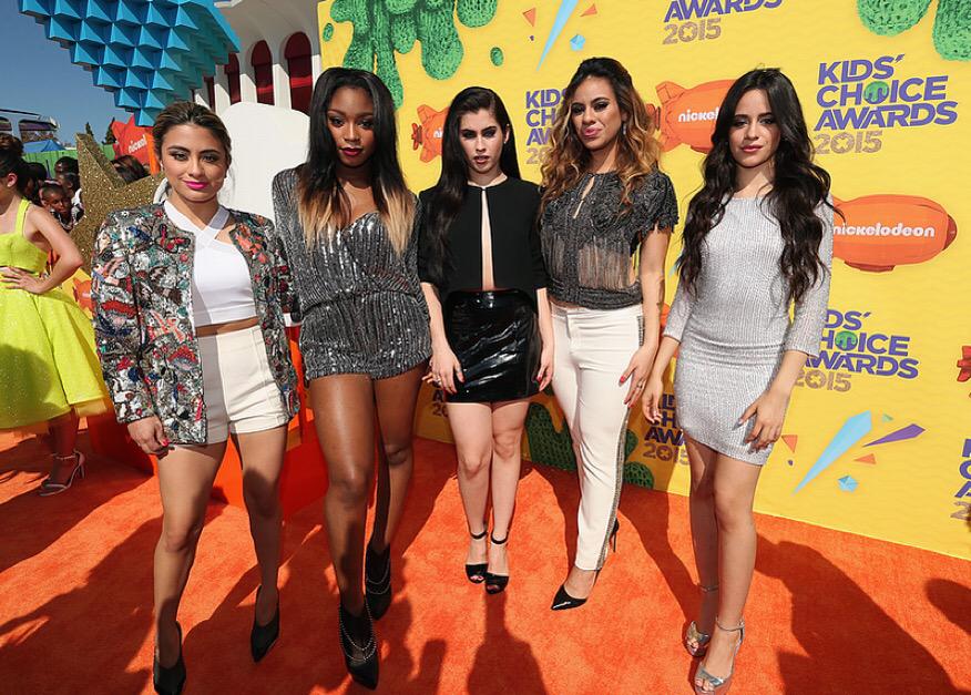5HWorldCom's tweet photo. As meninas no Orange Carpet http://t.co/4vdIV1yx4M #VoteFifthHarmony #KCA