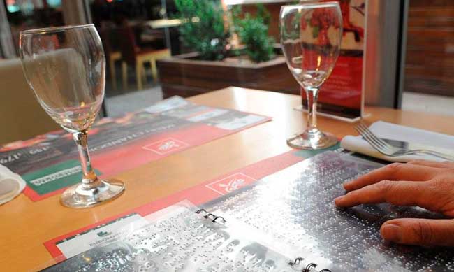 HOYSanLuis's tweet photo. #Debilesvisuales leerán menús en #Braille en restaurantes de #Puebla
ENTÉRATE ⇒http://t.co/mToX9l57Z4 http://t.co/YKqyeILCvn
