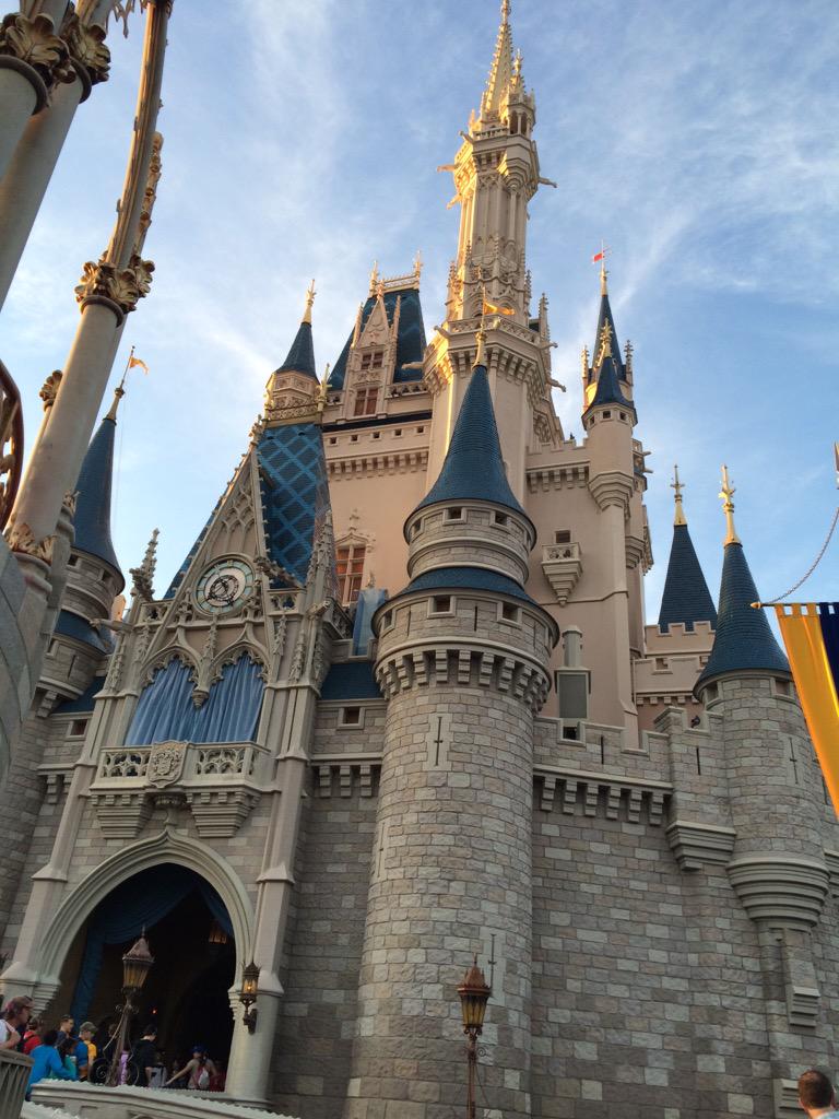 Mike_or_Elliot's tweet photo. @Disney LIFE IS COMPLETE http://t.co/dEfArQD5kA