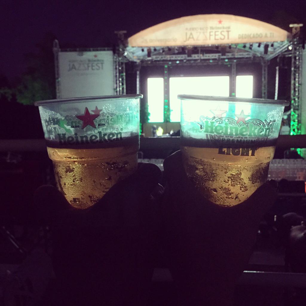 bodegademendez's tweet photo. Sábado de Heineken y Jazz 😊👌🍻🎷... #DedicadoATi #PRHJF #25Aniversario #HeinekenPR #labodegademendez http://t.co/yepiZrTSB1
