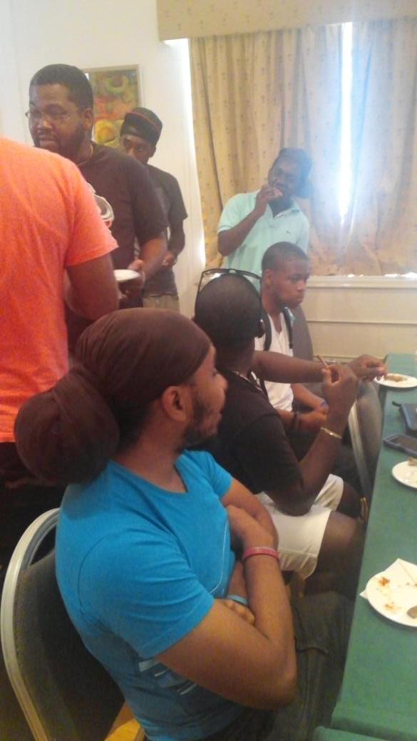 boomsvg1069's tweet photo. Taking a break (lunch time). The  BOOMSVG106 team training today. http://t.co/smRe8fbbNw