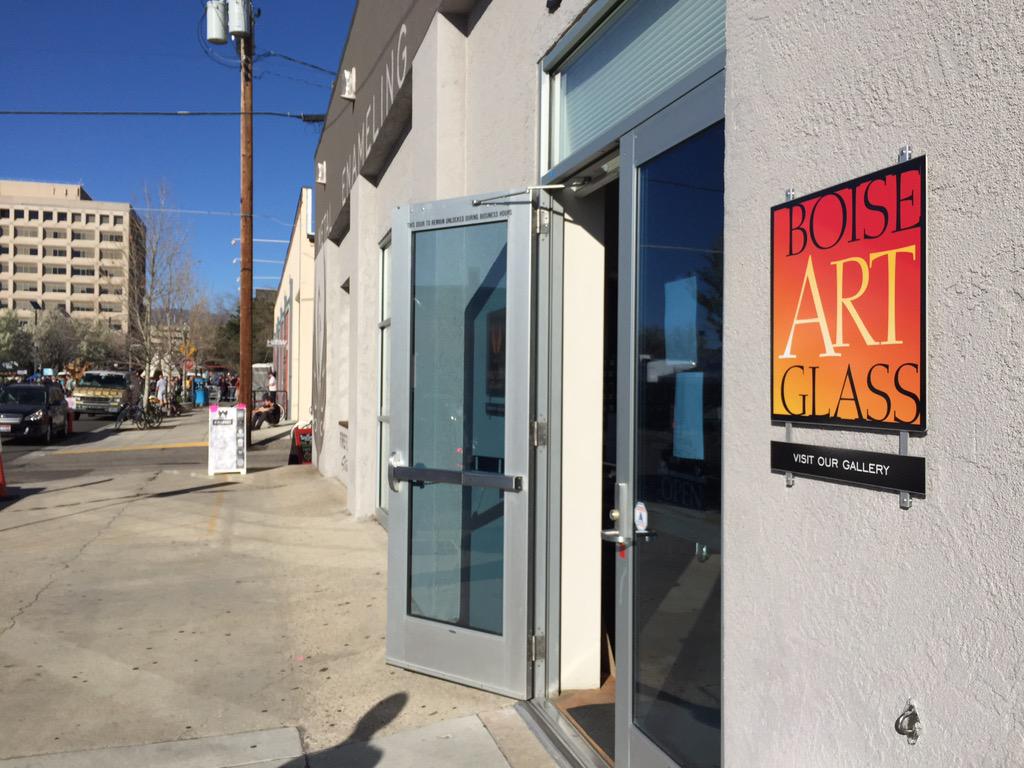 audiointhetrees's tweet photo. 🔥🔥#FIREFORT 🔥🔥@BoiseArtGlass #treeefort2015🔥615 @hobosexualmusic 🔥7 @AnimalEyesBand 🔥745 ok sweet❤️ 830 @motopony http://t.co/01uKV3p41m