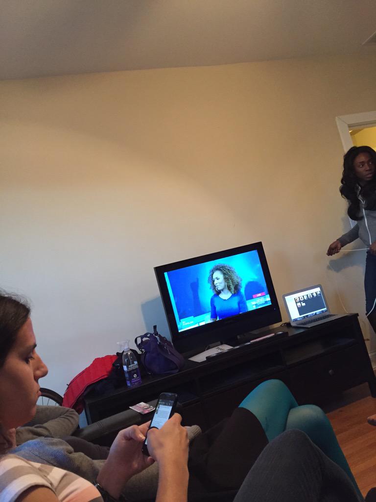 TheMrMilan's tweet image. Binge watching @janetmock #sopopular! with @angelicaross @RebeccaKling @SmartAssJen 
Blue is your color gurl.