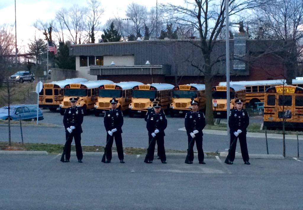 AlexandriaVAPD's tweet photo. APD Honor Guard prepares to discharge three round volley in honor of Fallen Officers. #APMemorial http://t.co/hJ0Fbgjrx2