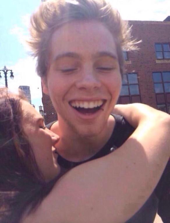 carelesslucas's tweet image. #vote5sos #kca