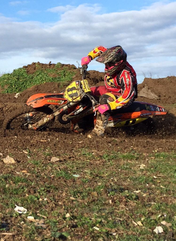 Leegeary77's tweet photo. You can take the boy out of speedway.. But the speedway is always in the boy! #speedwaystyle #getlow http://t.co/h7zgkmop5R