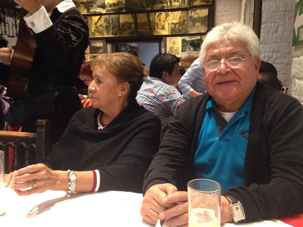 <a href="/CastellanCentro/">CENTRO CASTELLANO</a> celebrando <a href="/JMRRosas/">José M. Rangel</a> con <a href="/krovt/">KVT</a>