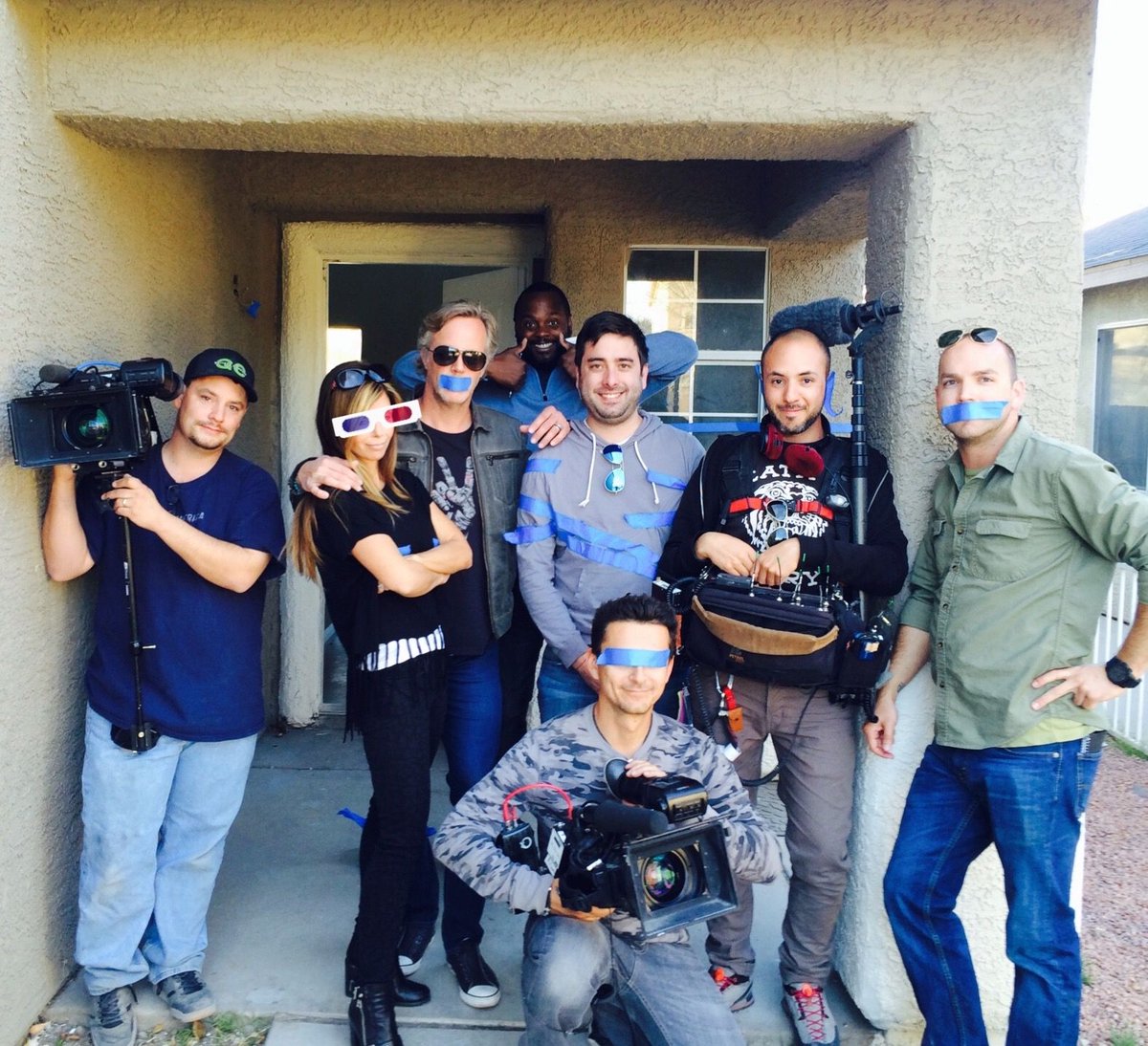 Scott_Yancey's tweet image. I wrapped the whole house in blue tape including the film crew! #FlippingVegas #GoliathCompany #Renovation