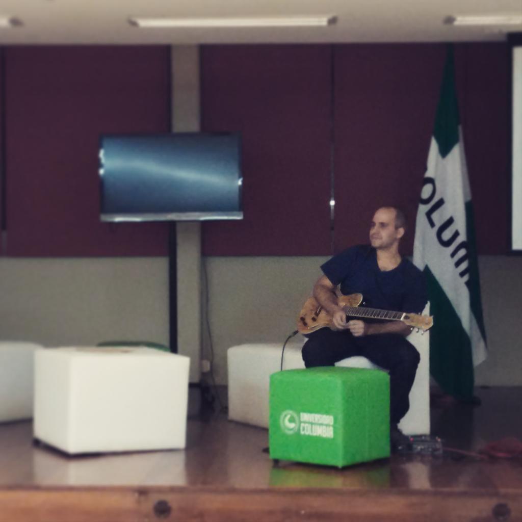 Universo970py's tweet photo. #Insta970 El guitarrista Gabriel Lema en el cierre de @maratoncinetv #970AM http://t.co/VtnbDCEfIw