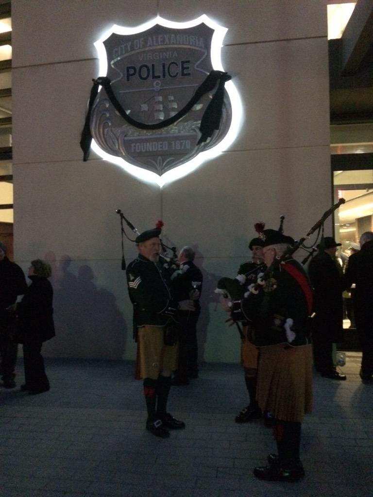 AlexandriaVAPD's tweet photo. Bagpipers close out the Memorial Dedication ceremony with "Amazing Grace". #APMemorial http://t.co/7FfBX0kQkx