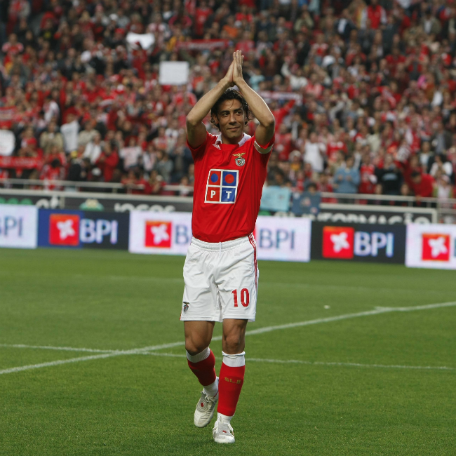 Happy 43rd birthday to my fav player !!  Hoje o Maestro faz 43 anos. Parabéns, Rui Costa! 