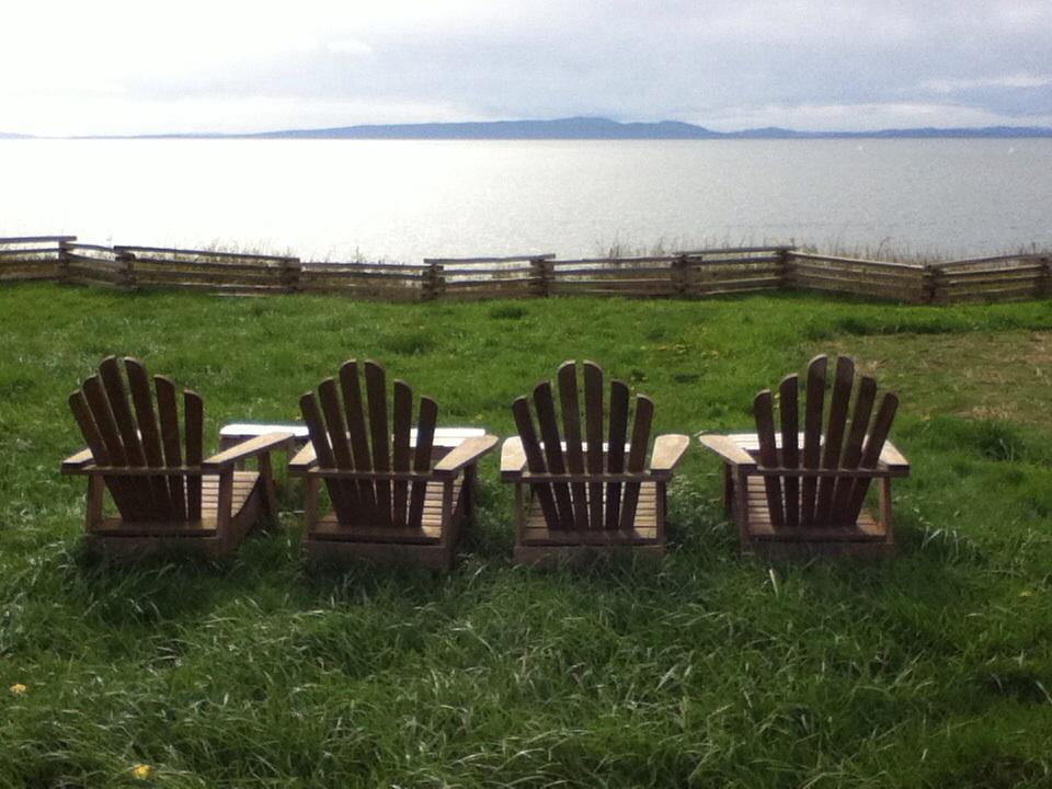 SentPackin's tweet photo. Your lounge chairs are ready. #PointRoberts @Seabright_Farm #chairwithaview @WTAlliance http://t.co/4Yh0zSSKZ3