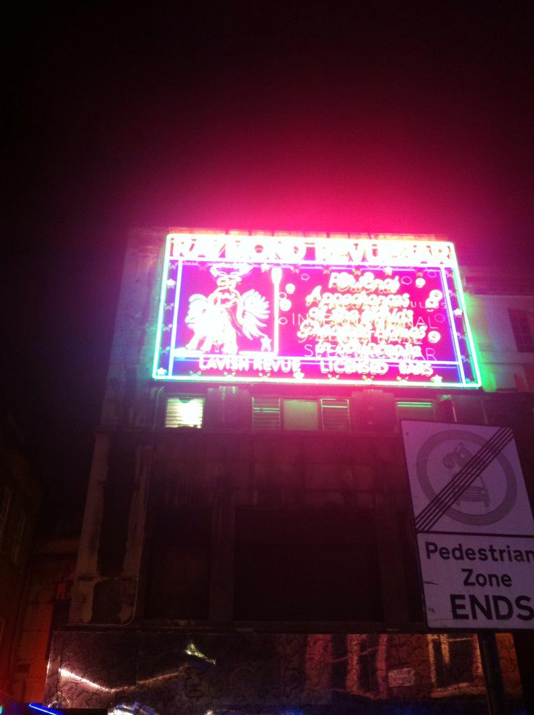 Rudimacaggi's tweet photo. Show time at the Box London http://t.co/vJhk4r9mgf