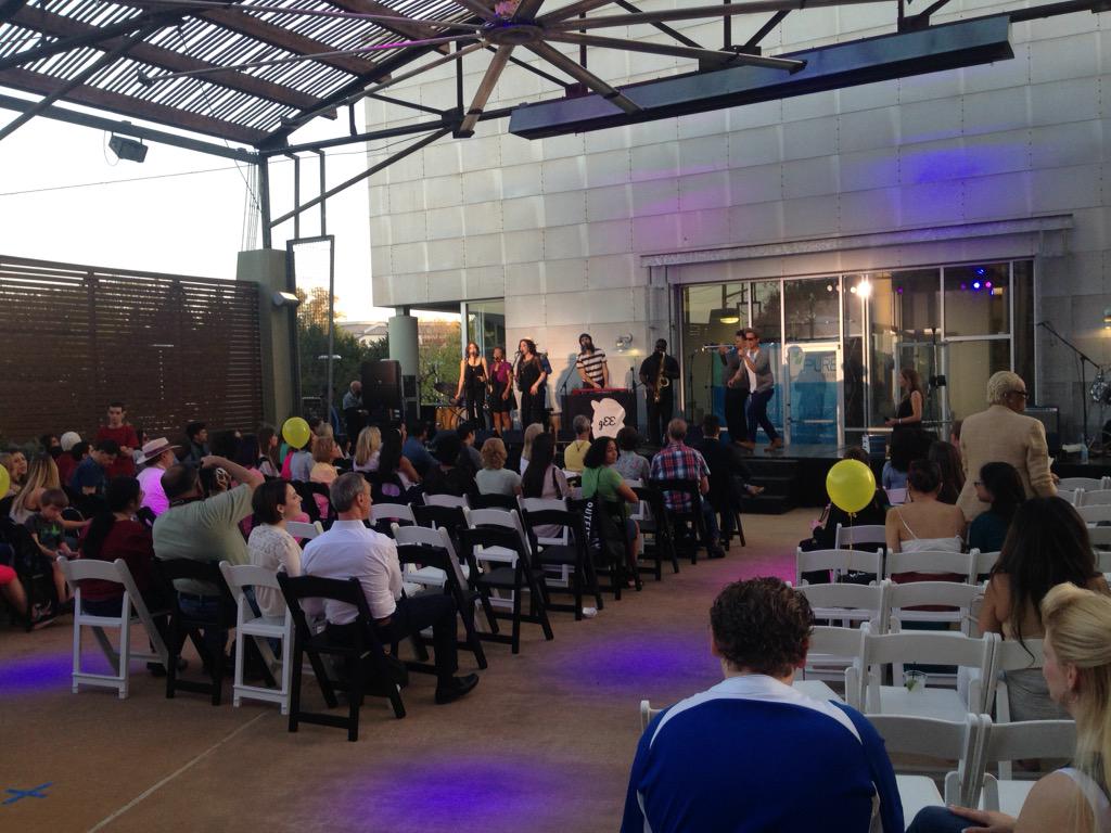 vin_56's tweet photo. Rockin' sounds and lights for @_larrygee_ and @Ishimusic #mockingbirdstyles http://t.co/1KKaj3Hdhs