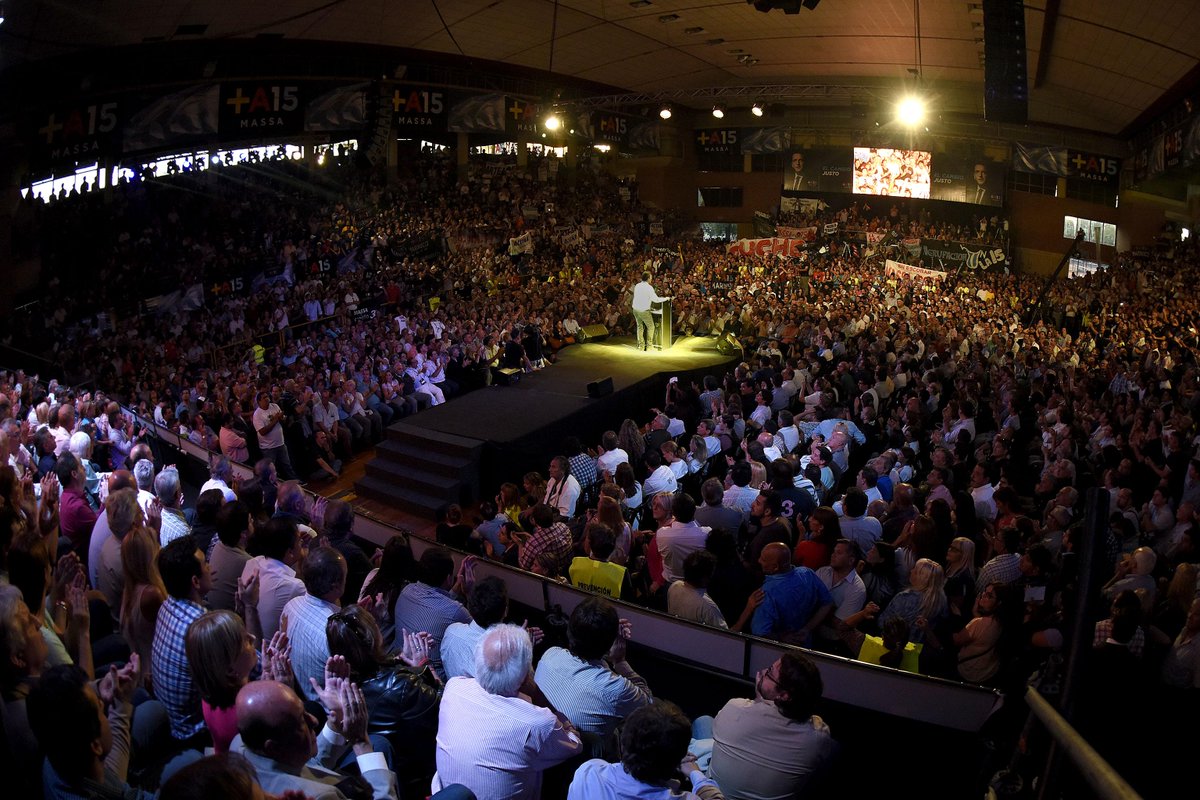 SergioMassa's tweet photo. ¡Gracias a las más de 25.000 personas que hoy nos acompañaron en el Plenario del @frenterenovador en San Martín! http://t.co/9QsyAA0aZk