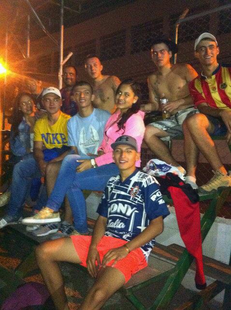 1517alexa's tweet photo. Exelentes personas :D http://t.co/eJIu35vfJN