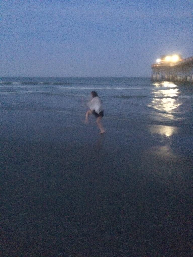 nicolemiIIer's tweet photo. Running from the cops on the beach πππππ #springbreakthings #SpringBreak2k15 http://t.co/PsfaEJYFgJ