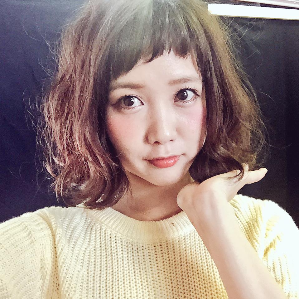 田中里奈 マスカラmoilo発売開始 Latia来店イベントは13時から 広島パルコ 新館1階のlatia限定shopで待ってます 昨日は髪の毛巻いたけど 今日はどうしようかな ストレートのボブも可愛いよねえ ちょいと時間あるから迷う Http T Co