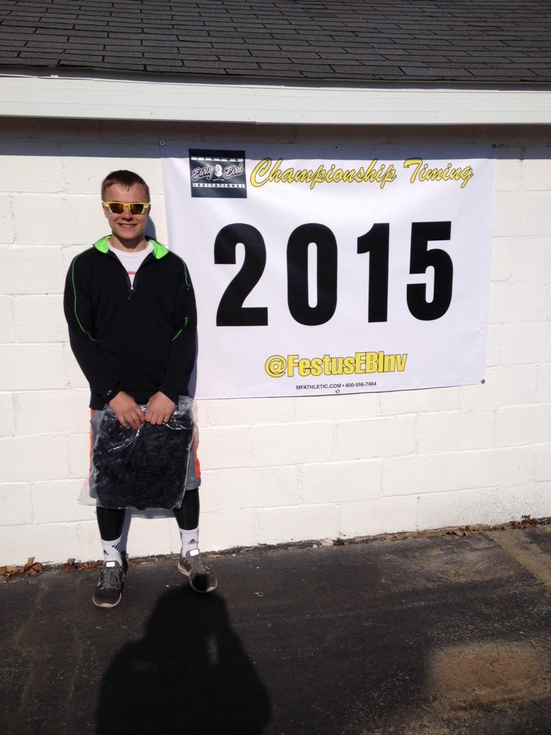 FestusEBInv's tweet photo. Devon dowler 300m hurdles from  Owensville http://t.co/jNTboPcuej