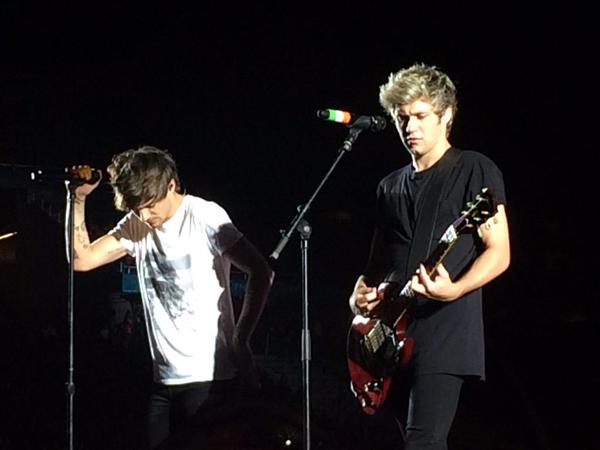5SOS1DAlert's tweet photo. 4/5 performing in Johannesburg yesterday night! #SADirectioners #OTRASA http://t.co/WX357EEB8Z