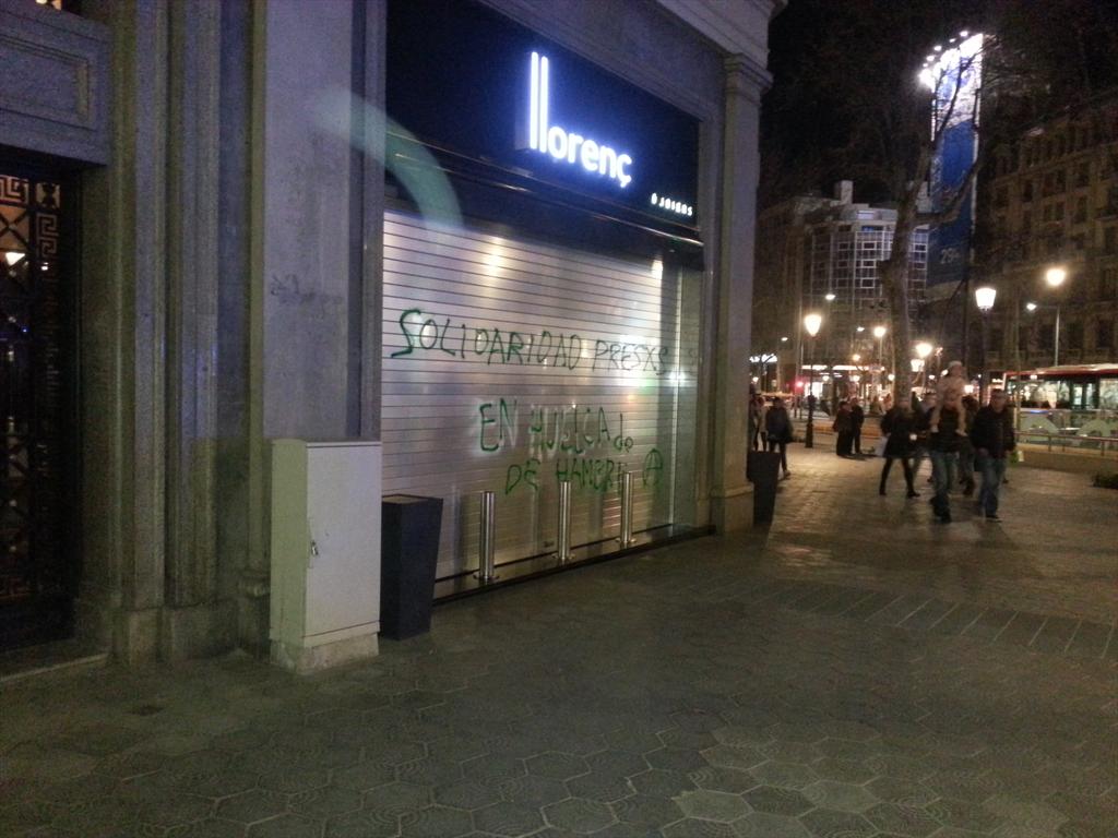 achaycharrua's tweet photo. #Bcn hoy Manifestación encontra de las Prisiones y en #SolidaridadPresxs  #BecerraVivo y @BecerraLibertad http://t.co/gY5JQBPB4R