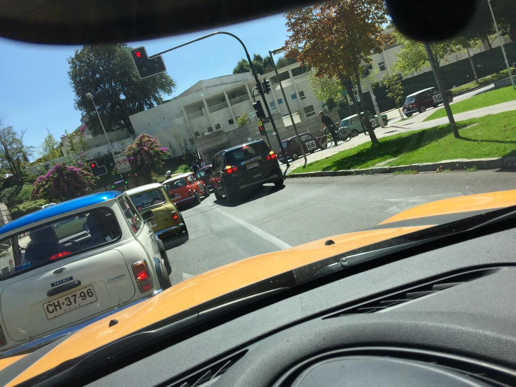 Lhuis's tweet photo. Entretenida ruta hoy con los amigos de @mini @CooperClubChile @clubminimania #MiniFanDay #Chile 😉👍 http://t.co/Itqtywr1KX