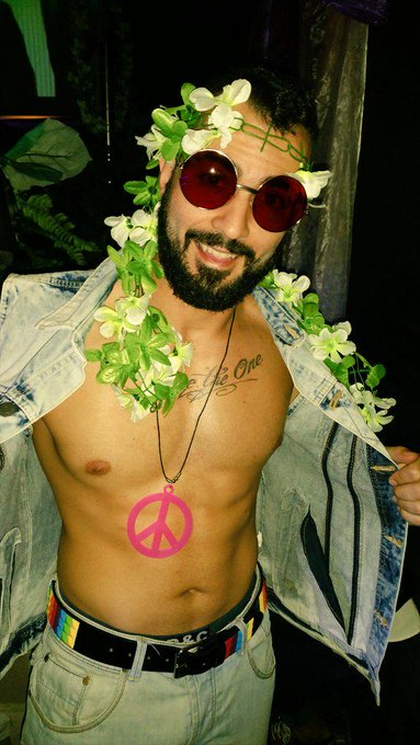 Flower power party http://t.co/K3OB0uTxSe<a href="/tag/theectasyofgold"class="tags"><span>#theectasyofgold</span></a><a href="/tag/sadhill"class="tags"><span>#sadhill</span></a>