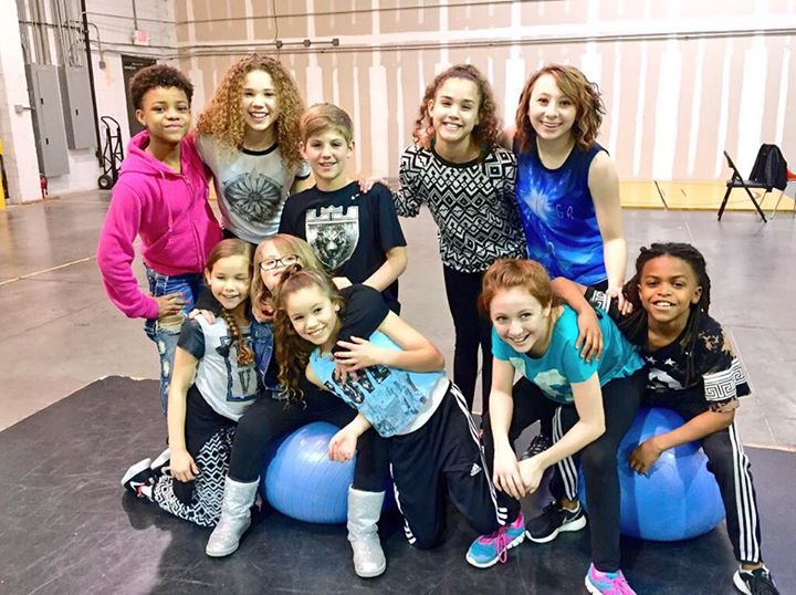 MattyBrapsL's tweet photo. ;Matty publico;Loco noche divertida con estos bailarines increíbles! http://t.co/sDhzY9EtLq