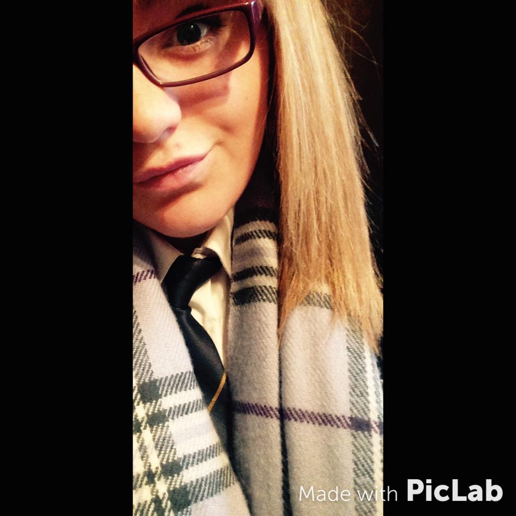 molly_elsmore's tweet photo. School📓 http://t.co/oGC25OjaAP