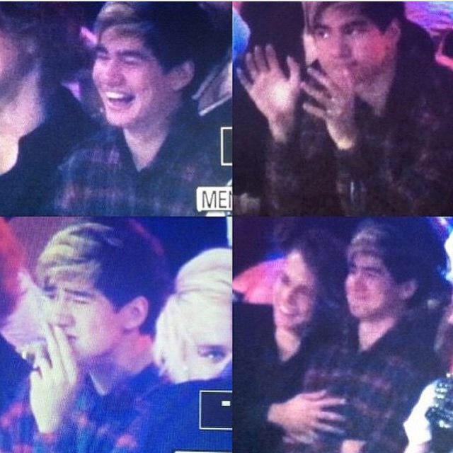 _5SOSFAMUPDATES's tweet photo. Calum's reactions during the KCA's http://t.co/Ec5XU5j3Z0