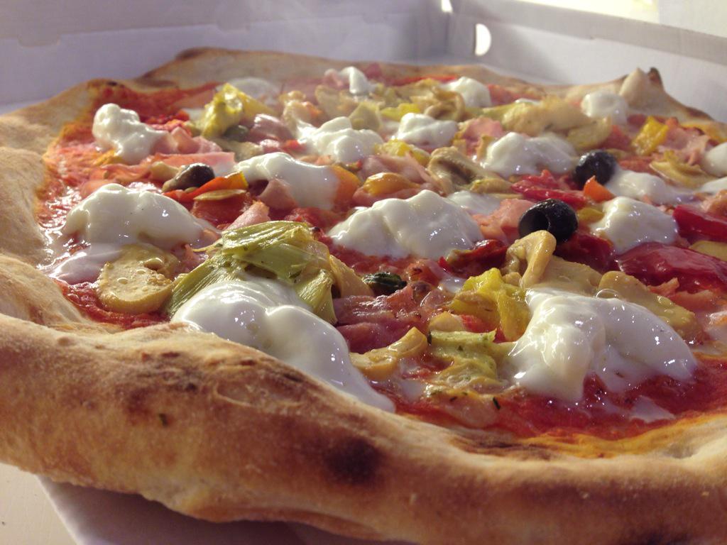 BellaNapoli93's tweet photo. #expottimisti #goodfoodbestlife #love #pizzaexpo #pizzamadness2015 #YourPower #cePIZZAperTE #10LezionidiCucina http://t.co/8e0tO0WtoY
