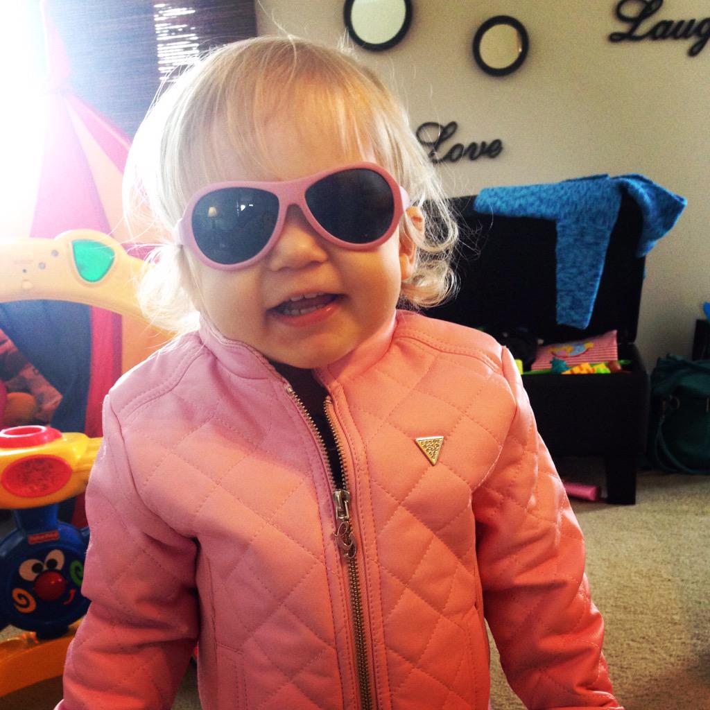 ThueSarah's tweet photo. @GlobalThue #babiators #pinkleatherjacket #streetcred http://t.co/y586Kazsht