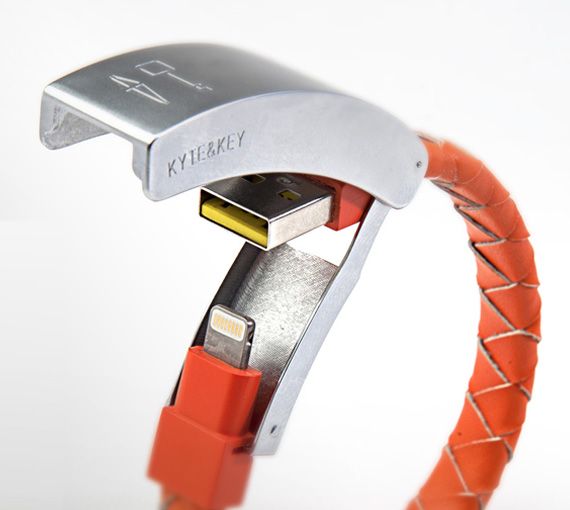 FaktaInternet's tweet photo. Jadi ada gelang yang multifungsi, selain modis juga bisa digunakan jadi kabel data.^^ http://t.co/L0t8QkjVUZ