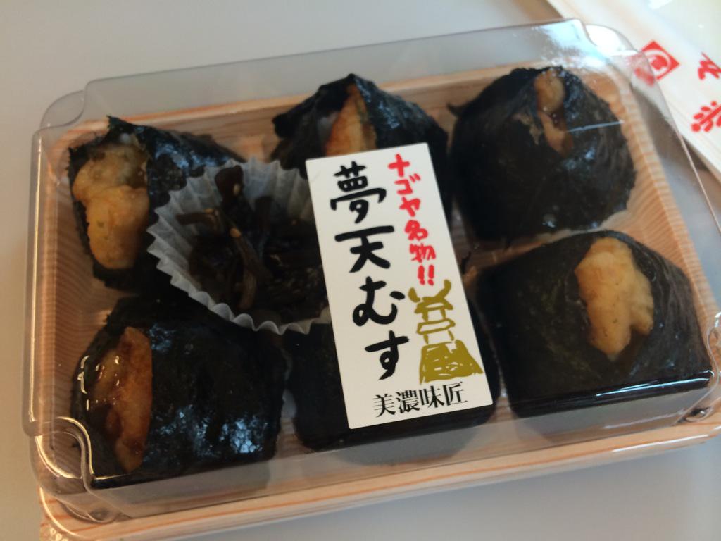 popochan318's tweet photo. ばいばい、ありがとう、名古屋。
天むす食べながら
大阪へ移動中（´-`）.｡oO
さっき大人の人にお願いしてカラコン購入してくれた方は整理券もらえなくても握手とお話できることになりました☺︎
みんなに逢えるの楽しみ💫💫💫 http://t.co/vTWERROclp