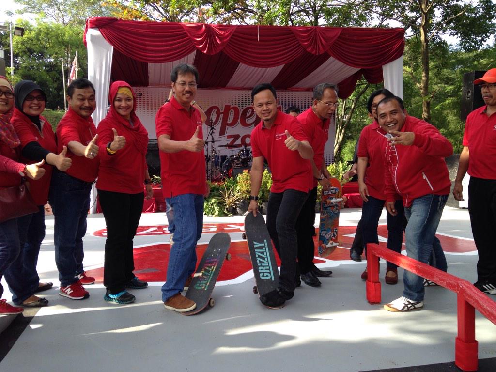 BimaAryaS's tweet photo. Bismillah, Skatepark untuk anak muda Bogor yg sehat &amp; kreatif! #looperszone http://t.co/P35rwV7hS5