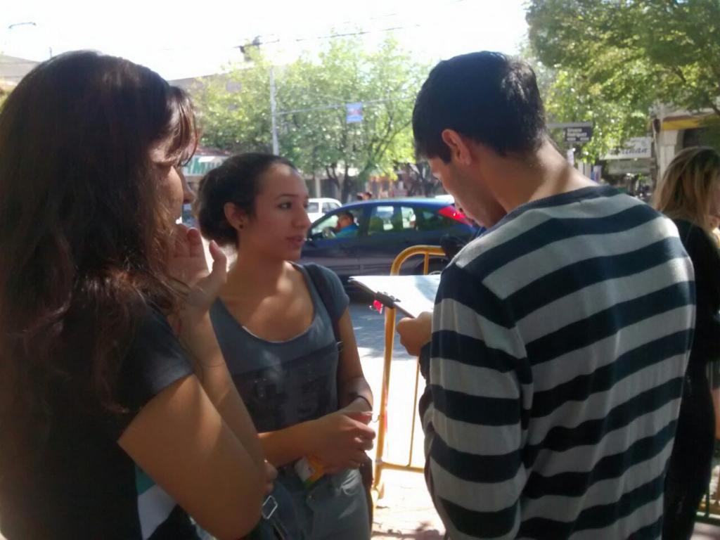 alecorrea75's tweet photo. La militancia no se toma descanso, hoy en la municipalidad de Guaymallen #ElegíDiferente lista 503 O http://t.co/vehCU22wpK